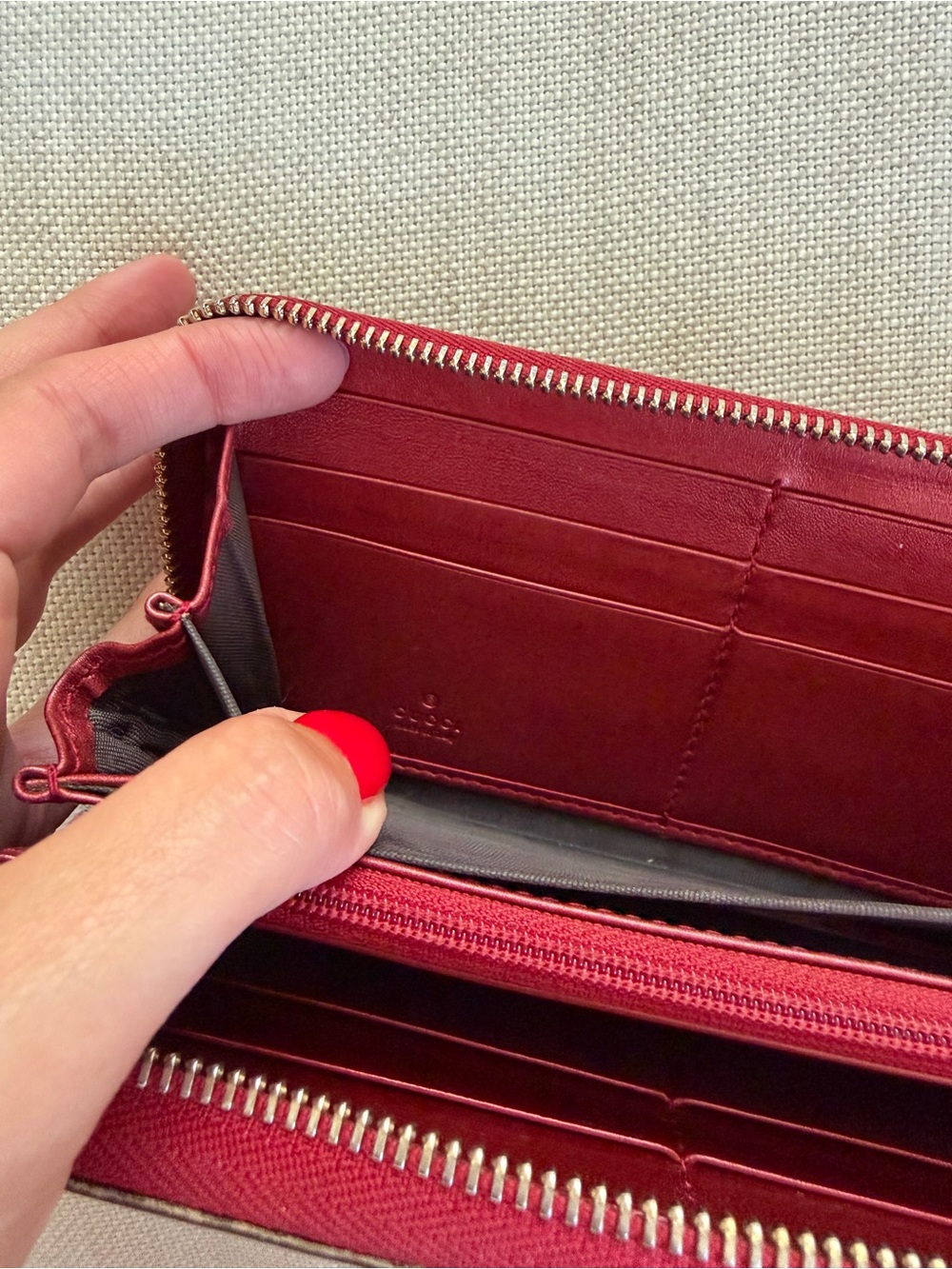 Gucci Red Zip Around Wallet with Gold Logo Charm - Picture 8 of 8